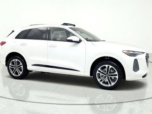 Used 2025 Audi Q5 Premium AWD/4WD image 10