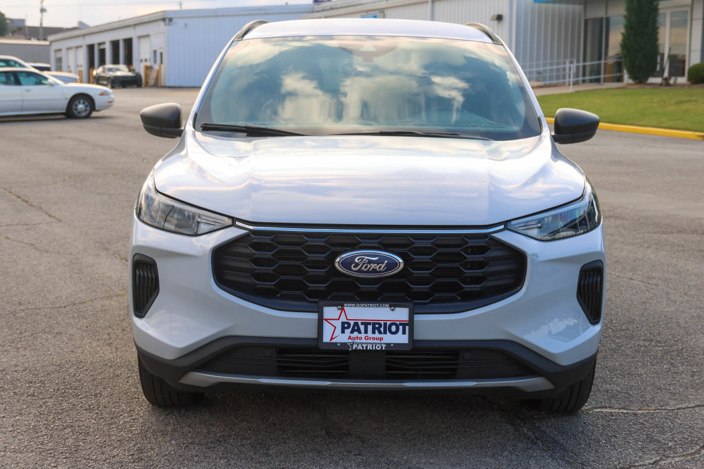 Used 2025 Ford Escape ST-Line AWD/4WD image 2