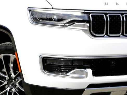 Used 2023 Jeep Wagoneer L Series III w/ Premium Group I AWD/4WD image 3