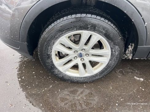 Used 2019 Ford Explorer XLT w/ Equipment Group 202A image 9