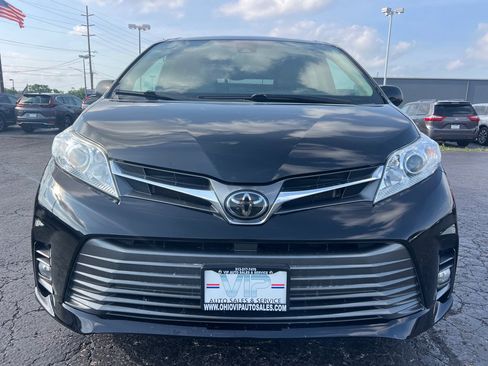 Used 2020 Toyota Sienna XLE AWD/4WD image 2
