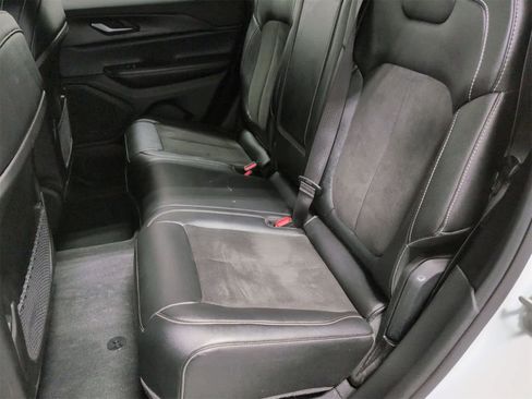 Certified 2023 Jeep Grand Cherokee Altitude image 19