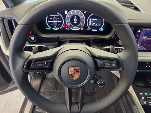 Certified 2026 Porsche Cayenne AWD/4WD image 17