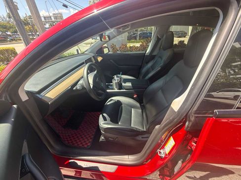 Used 2021 Tesla Model Y Long Range AWD/4WD image 2