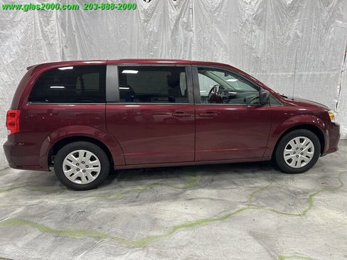 Used 2018 Dodge Grand Caravan SE w/ UConnect Hands-Free Group image 14