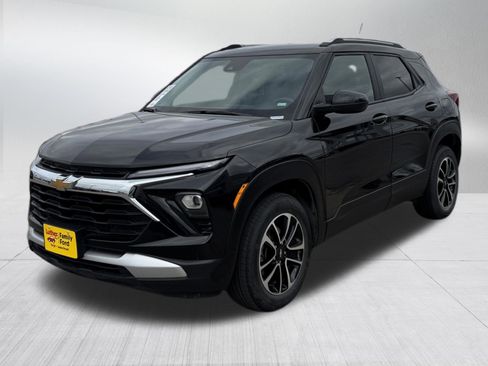 Used 2025 Chevrolet TrailBlazer LT AWD/4WD image 3