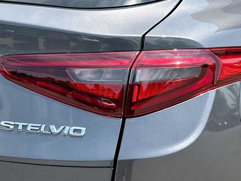 Used 2022 Alfa Romeo Stelvio Ti AWD/4WD image 11