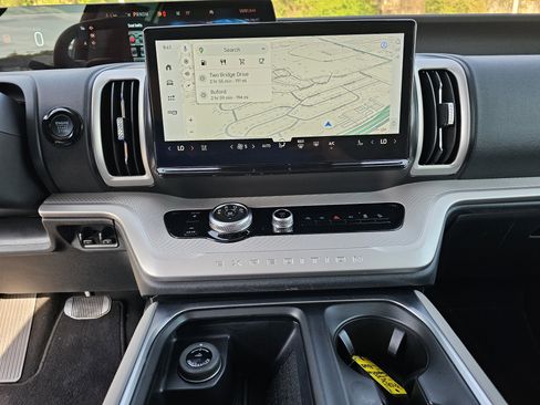 Used 2025 Ford Expedition Active image 26