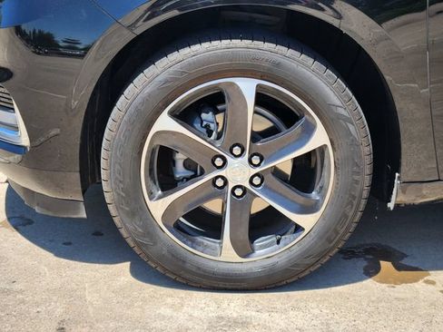 Used 2021 Buick Enclave Essence w/ Sport Touring Edition FWD image 10
