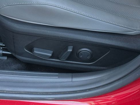 Used 2025 Hyundai Elantra Limited image 24