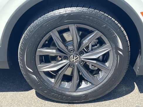 Certified 2023 Volkswagen Tiguan SE FWD image 28