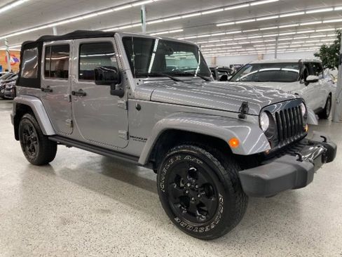 Used 2015 Jeep Wrangler Unlimited Sahara w/ Dual Top Group image 4