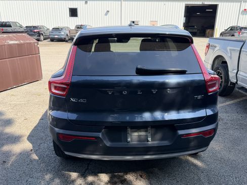 Used 2021 Volvo XC40 T5 Momentum w/ Premium Package AWD/4WD image 12