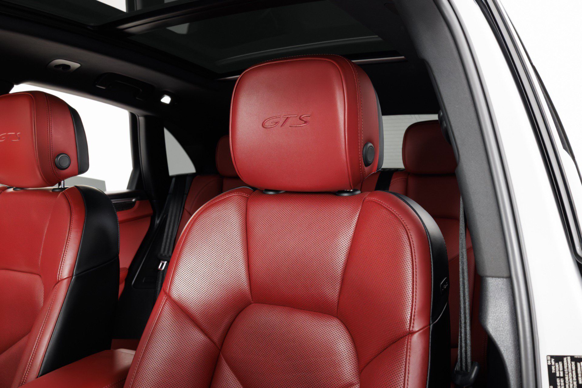 Used 2022 Porsche Macan GTS AWD/4WD image 18