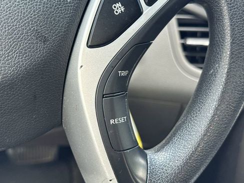 Used 2012 Hyundai Elantra GLS FWD image 26