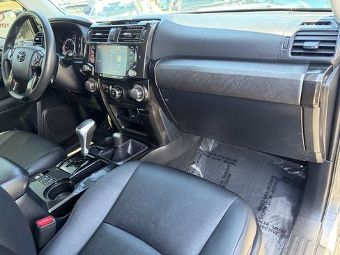 Used 2020 Toyota 4Runner TRD Off-Road Premium AWD/4WD image 21