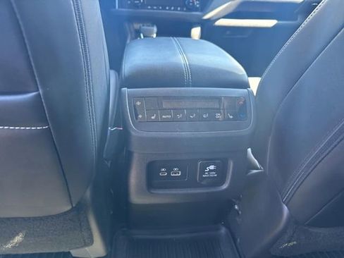 Used 2025 Nissan Pathfinder Platinum w/ Cargo Package image 19