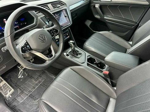 Used 2022 Volkswagen Tiguan SE R-Line image 10