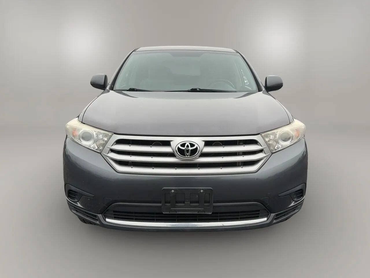 Used 2013 Toyota Highlander FWD w/ Cold Weather Pkg image 2