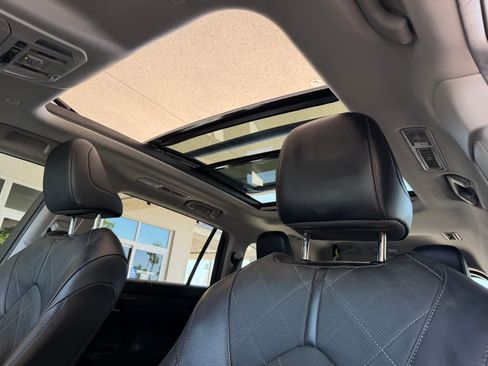 Used 2023 Toyota Highlander Platinum image 12