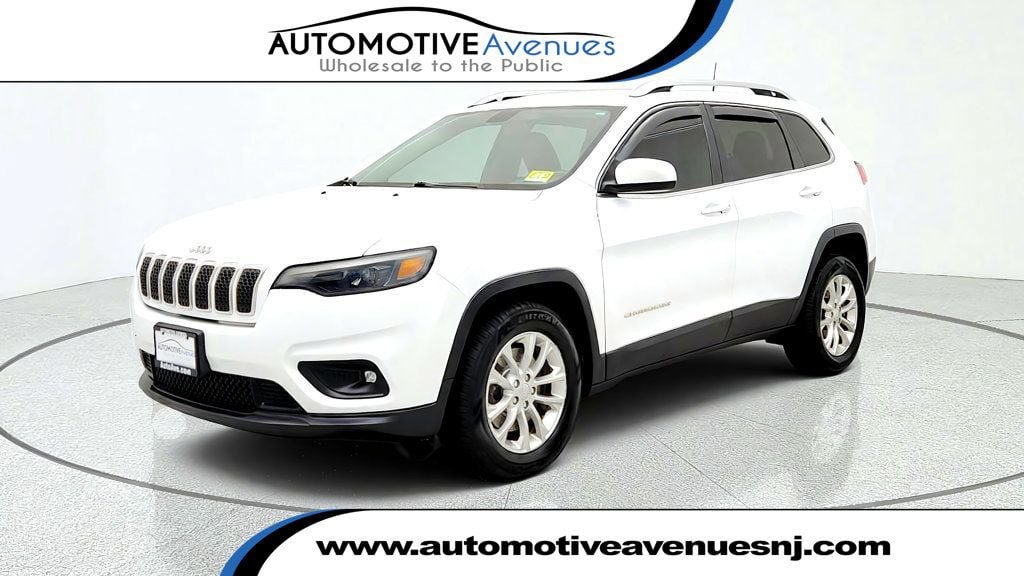 Used 2019 Jeep Cherokee Latitude w/ Cold Weather Group FWD image 1