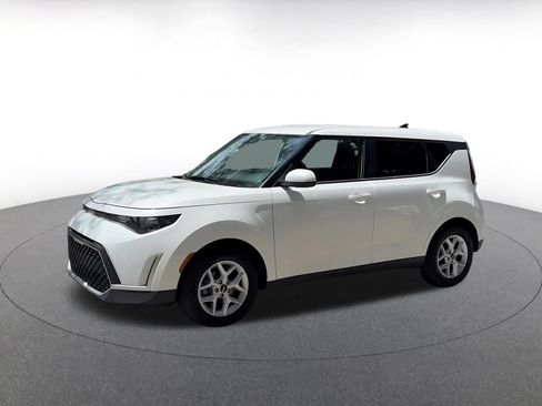 Used 2025 Kia Soul LX w/ LX Technology Package FWD image 8