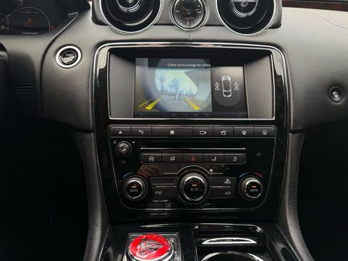 Used 2016 Jaguar XJ L Portfolio image 9