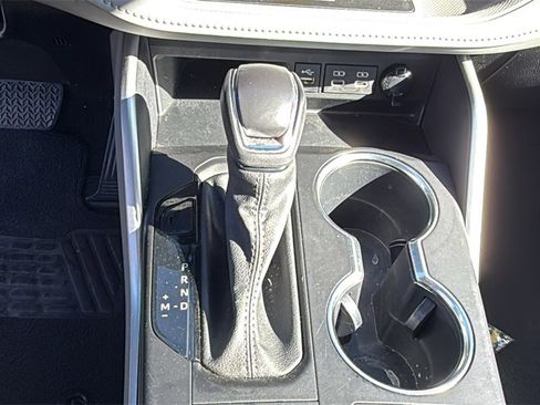 Used 2023 Toyota Highlander XLE image 9