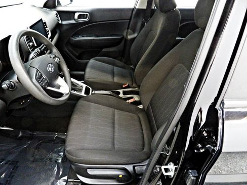 Used 2021 Hyundai Venue SE w/ Cargo Package FWD image 8