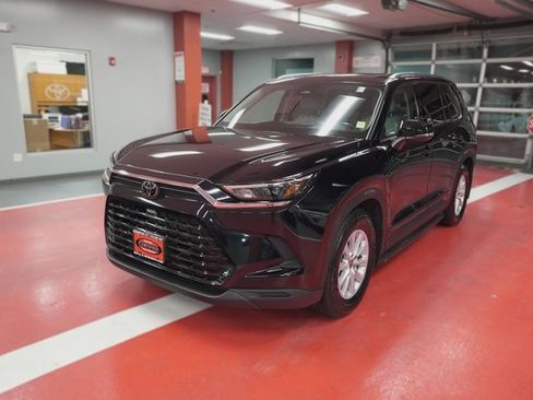 Certified 2024 Toyota Grand Highlander XLE image 3