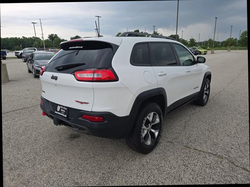 Used 2016 Jeep Cherokee Trailhawk w/ Leather Interior Group AWD/4WD image 4