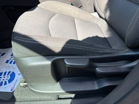 Used 2023 GMC Terrain SLE w/ LPO, Floor Liner Package AWD/4WD image 9