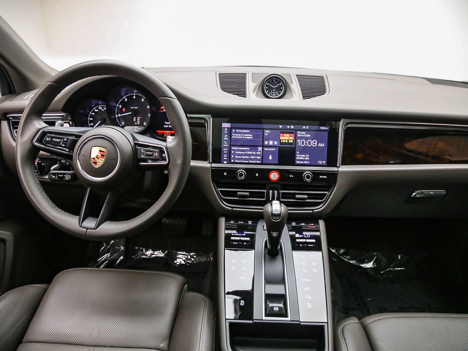 Certified 2026 Porsche Macan AWD/4WD image 16