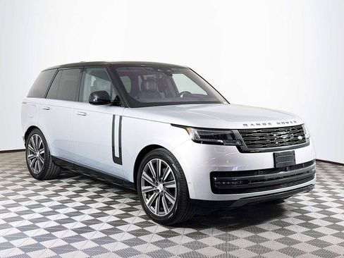 Used 2023 Land Rover Range Rover SE image 3