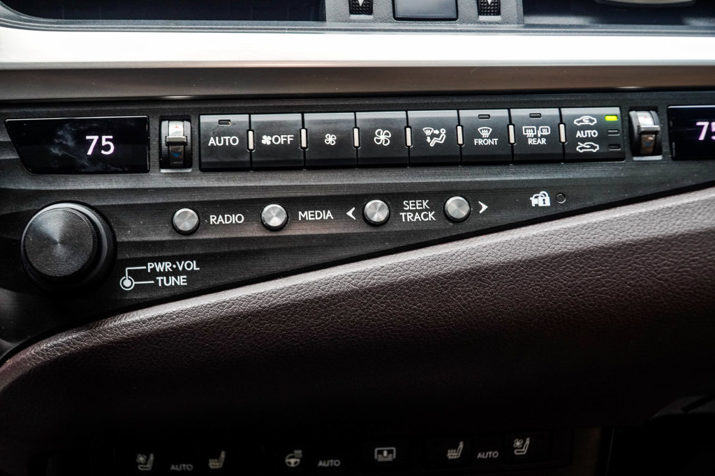 Used 2020 Lexus ES 300h Ultra Luxury FWD image 25