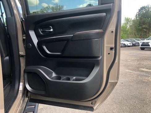 Used 2020 Nissan Titan PRO-4X w/ Pro-4x Convenience Package image 16