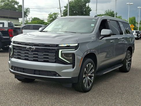 Used 2026 Chevrolet Suburban High Country w/ Sun And Tow Package AWD/4WD image 4