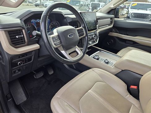 Used 2023 Ford Expedition Limited image 10