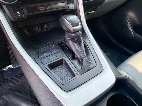 Used 2021 Toyota RAV4 XLE Premium image 40