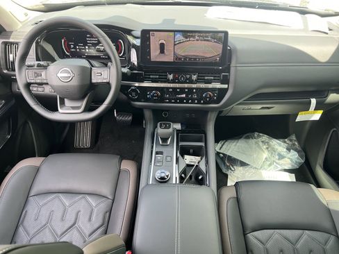 New 2026 Nissan Pathfinder Platinum w/ Accent Package AWD/4WD image 2