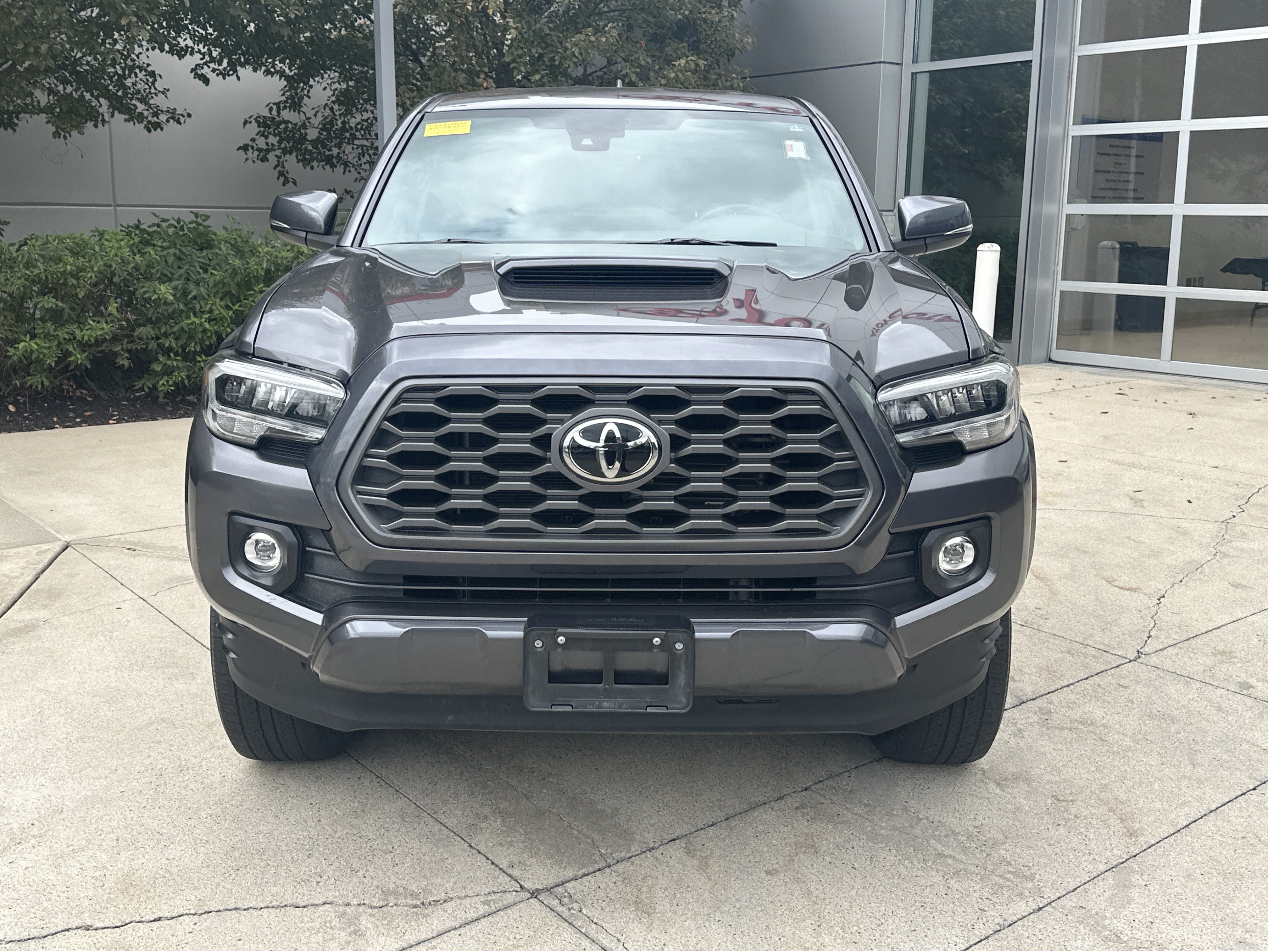 Used 2020 Toyota Tacoma TRD Sport AWD/4WD image 5