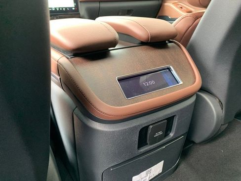 New 2026 Lincoln Navigator Reserve AWD/4WD image 18
