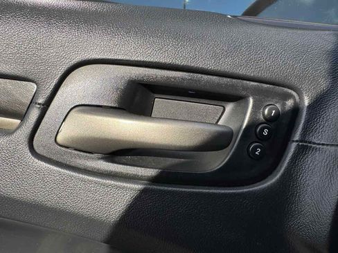 Used 2014 Chrysler 300 C image 25