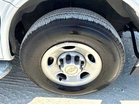 Used 2025 Chevrolet Express 2500 w/ Driver Convenience Package RWD image 20