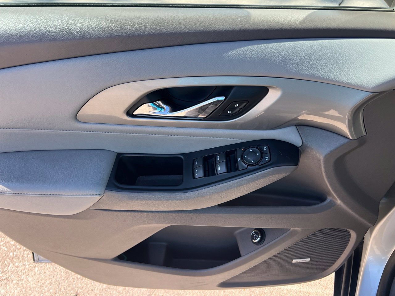 Used 2018 Chevrolet Traverse LT FWD image 11