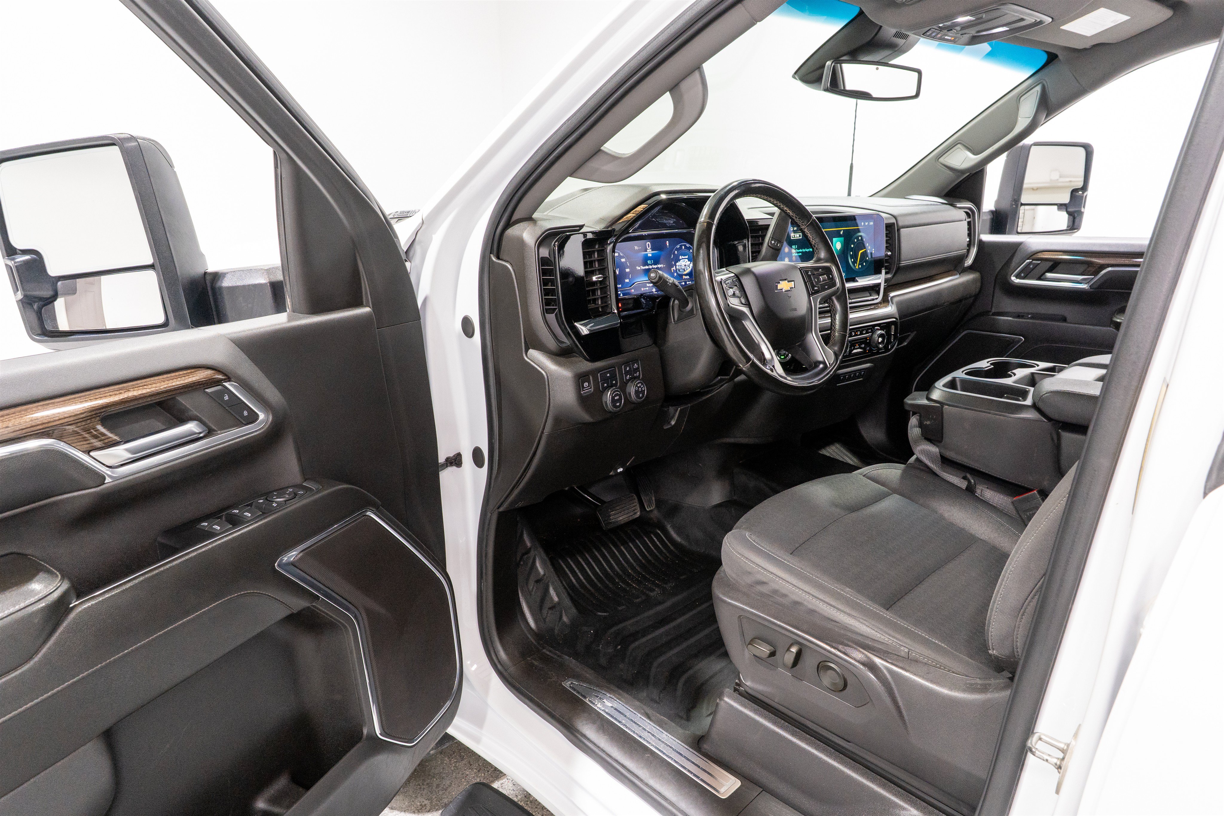 Used 2024 Chevrolet Silverado 2500 LT w/ Convenience Package AWD/4WD image 13