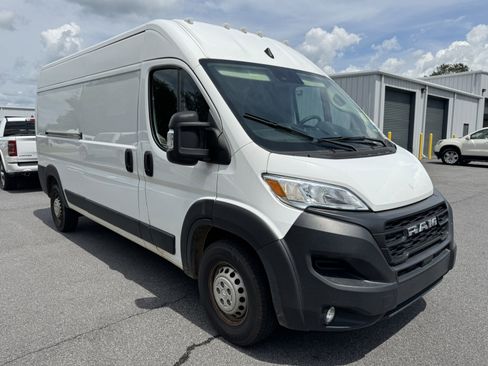 Used 2024 RAM ProMaster 2500 w/ Convenience Group FWD image 3