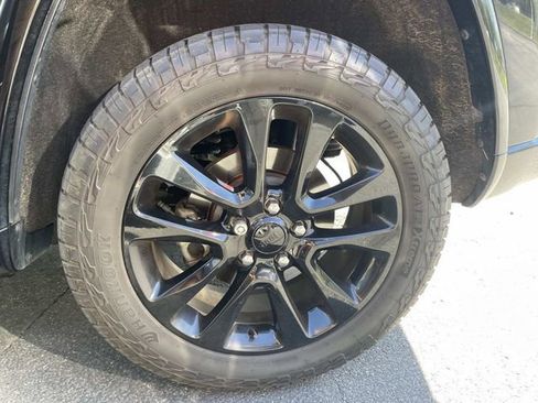 Used 2021 Jeep Grand Cherokee Laredo X image 8