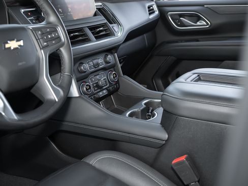 Used 2024 Chevrolet Suburban LT image 38