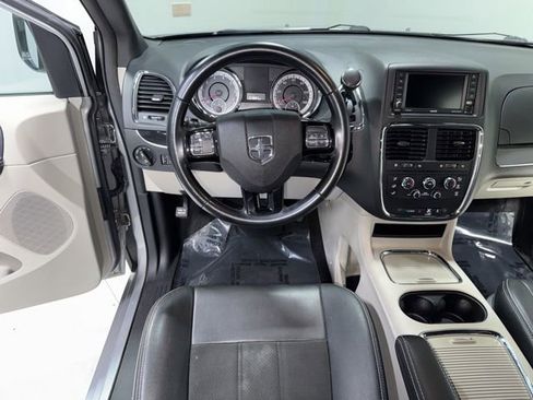Used 2019 Dodge Grand Caravan SXT FWD image 15